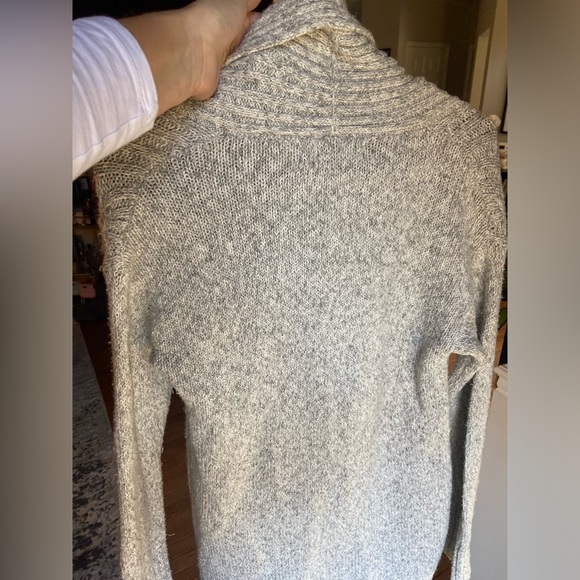 Eddie Bauer Gray Women's Sweater - Picture 2 of 3